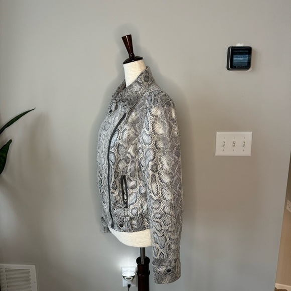 Like New! Kut from the Kloth Metallic Sheen Snakeskin Pattern Biker Jacket - Picture 6 of 9